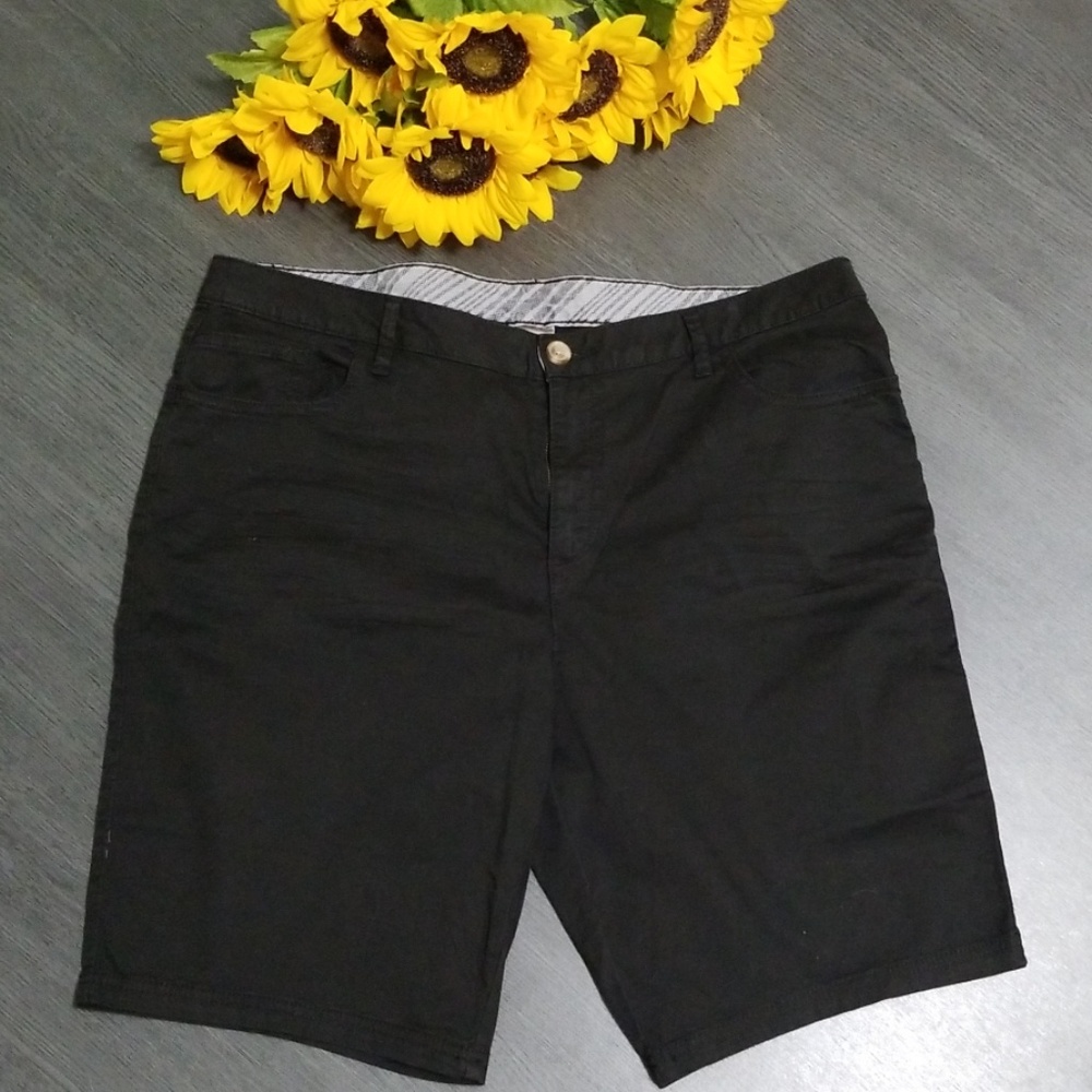 Black Bermuda Short